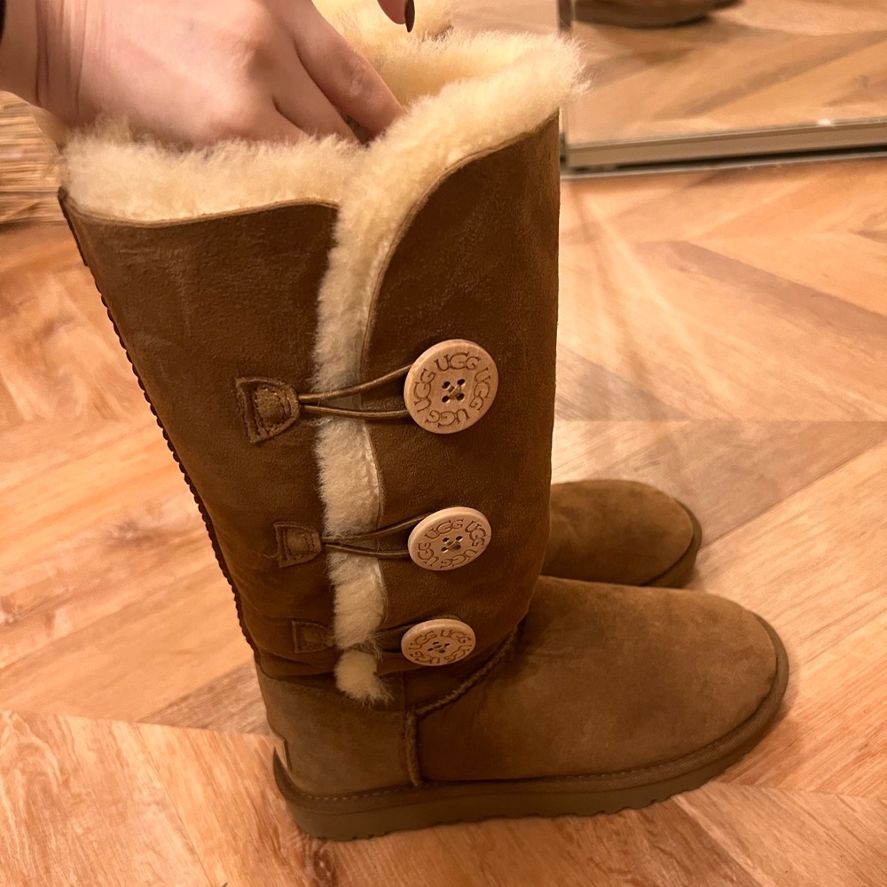 TALL UGG BOOT